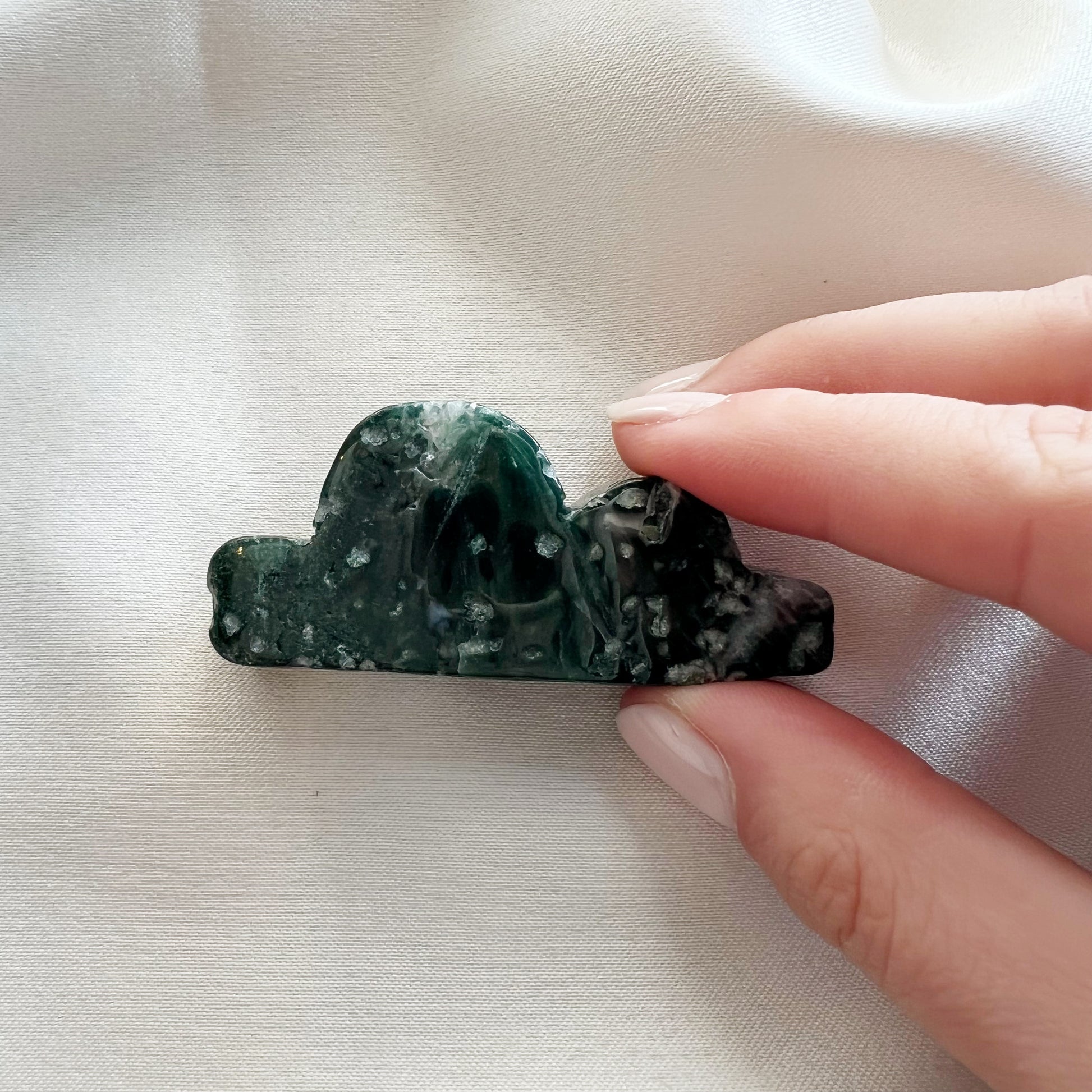 This listing is for one (1) Moss Agate cloud carving.   Moss Agate can help balance emotions, as well as help with self esteem leaving them with a radiating glow. Moss Agate is also said to attract abundance and prosperity.  Size: approximately 2.3 in by 1 in.  *You will receive the exact crystal in the photo
