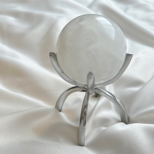Silver Claw Sphere Stand